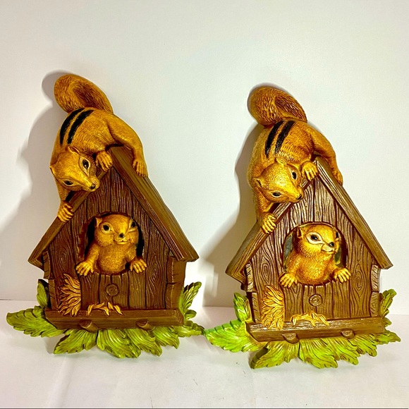 VINTAGE DART INC. SET OF WALL HANG DECOR - Picture 1 of 4